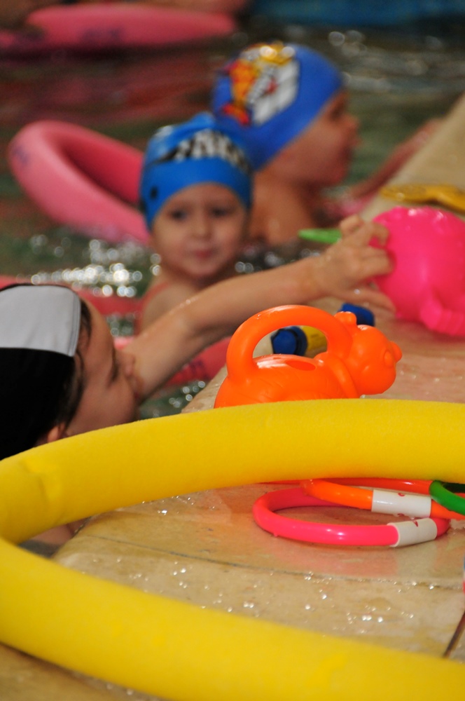 swimming lessons at Blue Wave for pre-schoolers